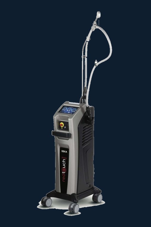 Aparelho RedTouch Pro da Deka: laser de 675 nm utilizado no consultório do Dr. Caio Formiga para manchas e qualidade da pele.